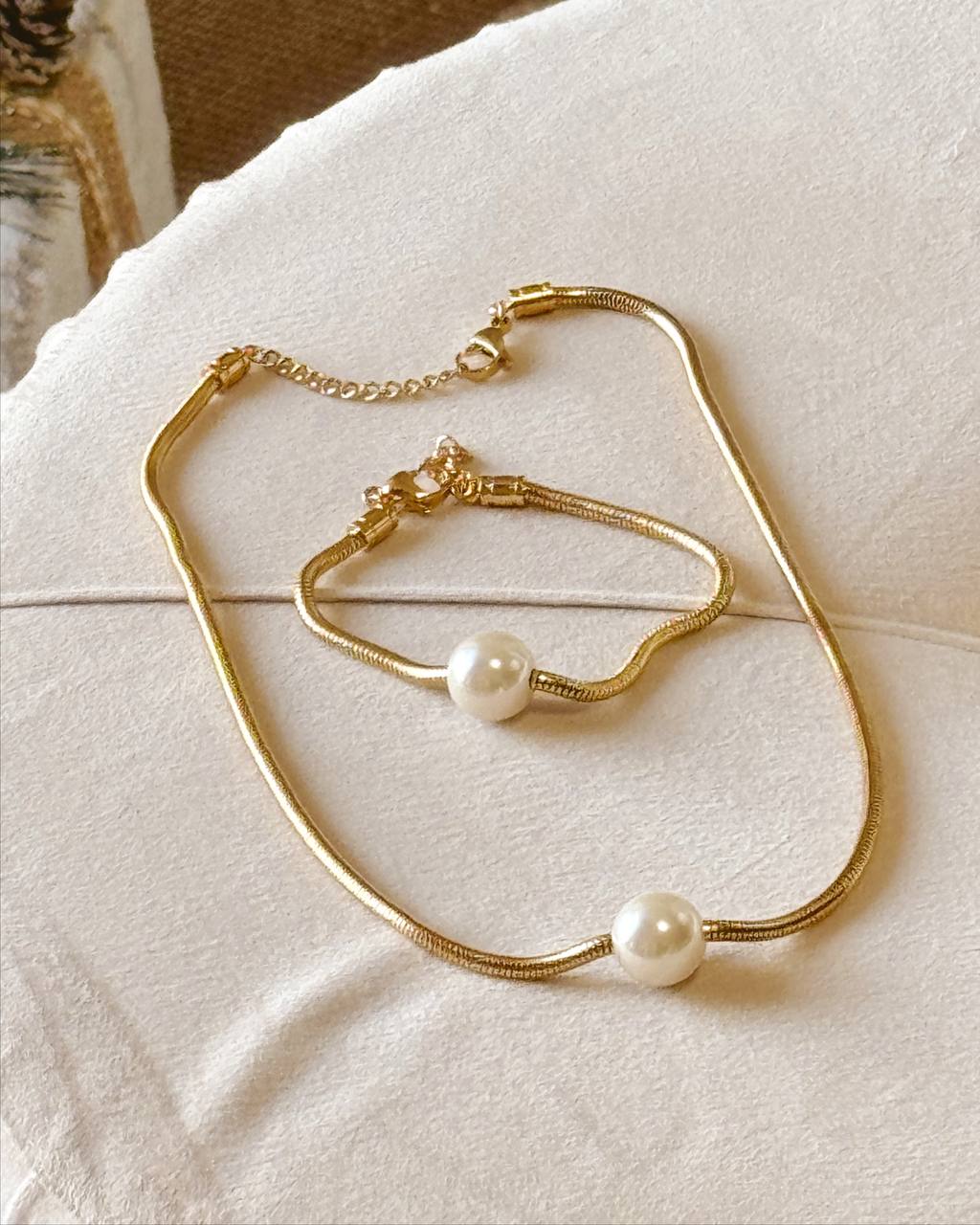 Stainless steel Necklace and bracelet set with pearl details
