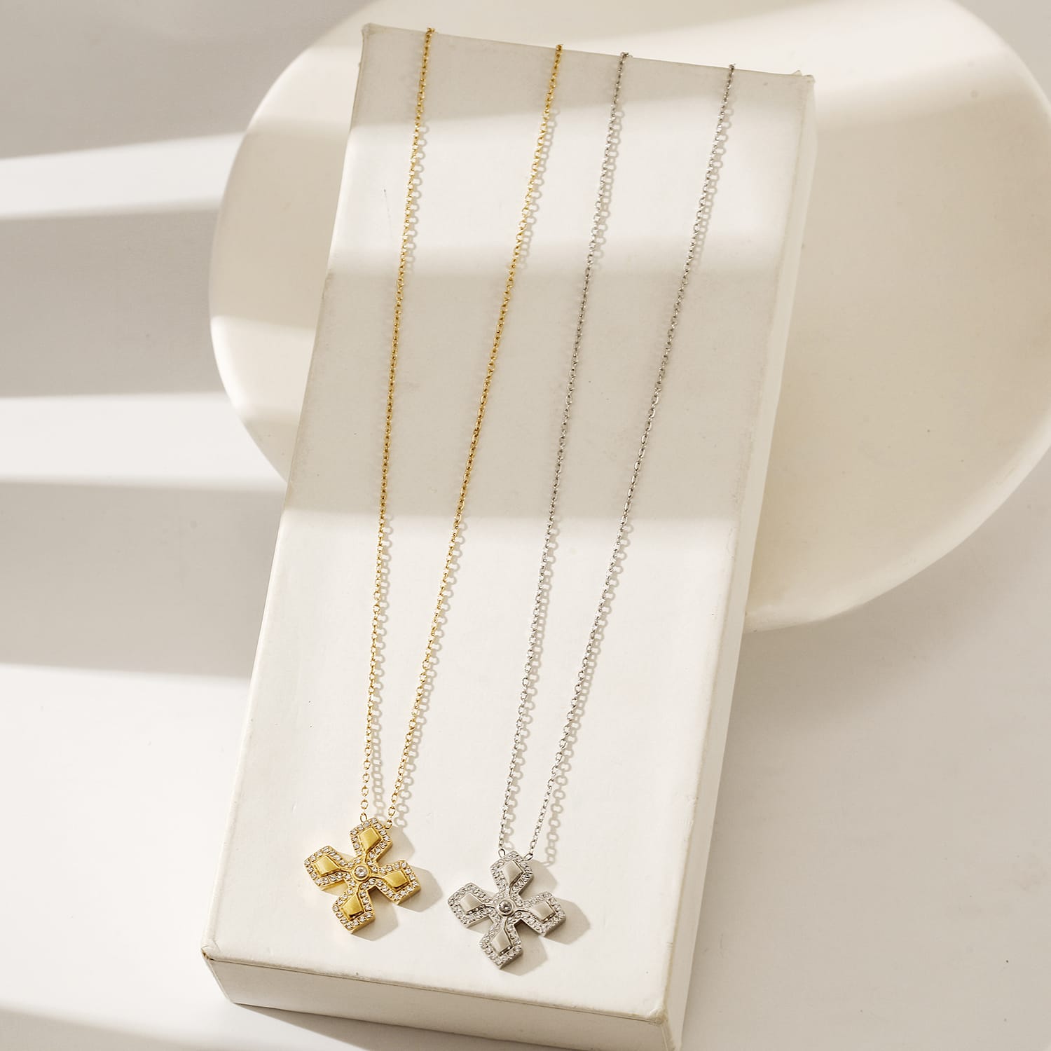 Vintage Cross pendant fine Necklace