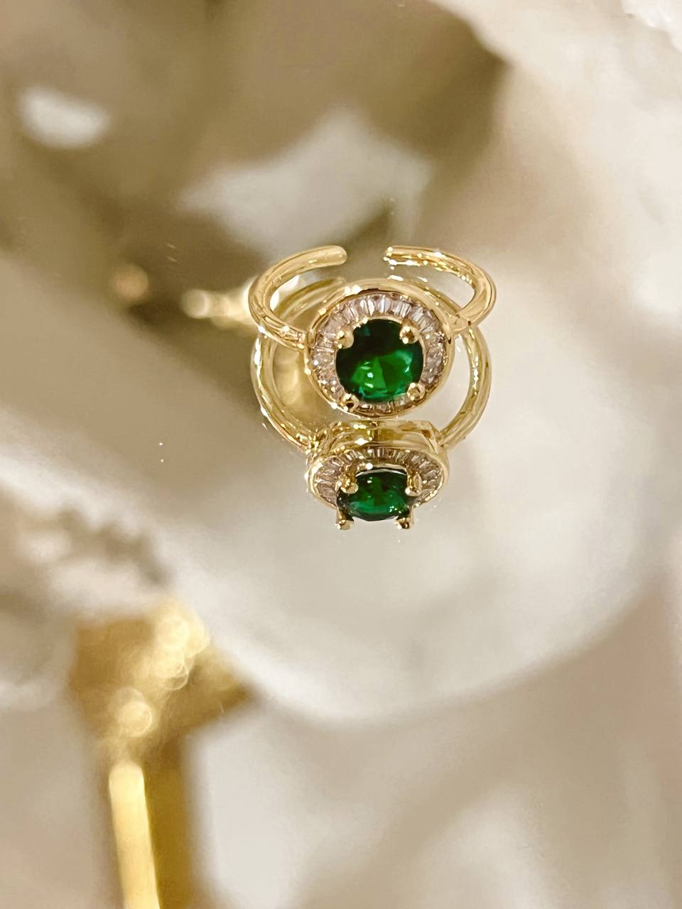 Green stone Sphere Ring